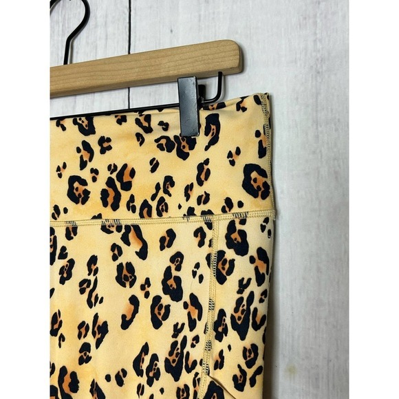 Fabletics On The Go Power Hold Leopard Print Leggings M - Picture 3 of 7
